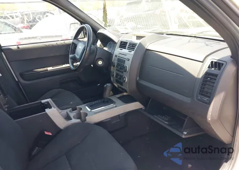 2008 Ford Escape Xlt z USA, uszkodzony, nr VIN 1FMCU93188KC81213